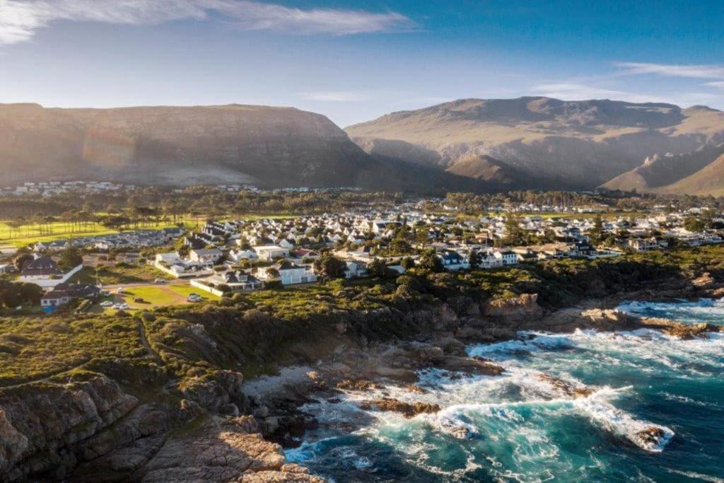 Wild Waters At Kraal Rock On The Cliffs In Hermanus Εξωτερικό φωτογραφία