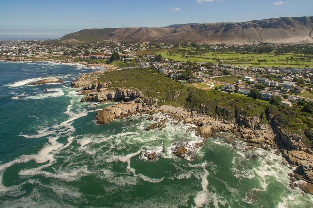 Wild Waters At Kraal Rock On The Cliffs In Hermanus Εξωτερικό φωτογραφία